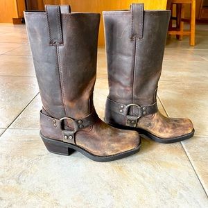 Women’s leather boots